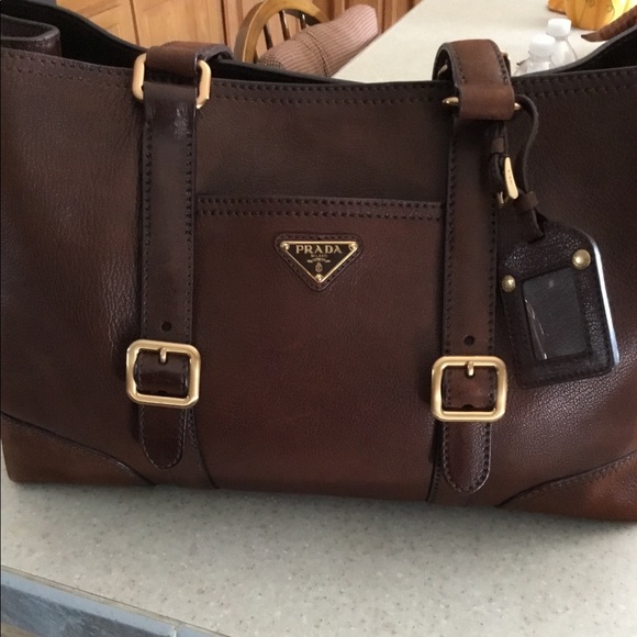 Prada Handbags - 💕💯PRADA LARGE BROWN DAINO LEATHER TOTE💕